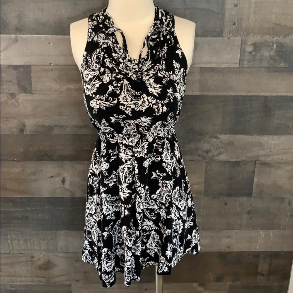 Black And White ELLE Sleeveless Dress